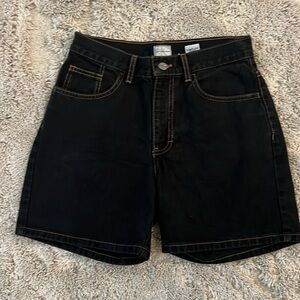 Gently used vintage “mom shorts” so cute on!